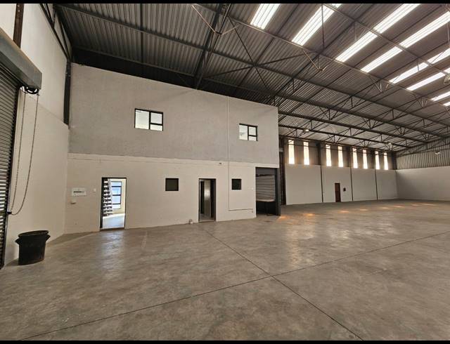 650M² WAREHOUSE TO LET IN WYCHWOOD